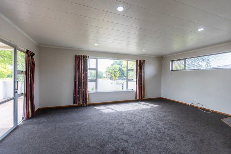 Photo of property in 17 John F Kennedy Drive, Milson, Palmerston North, 4414