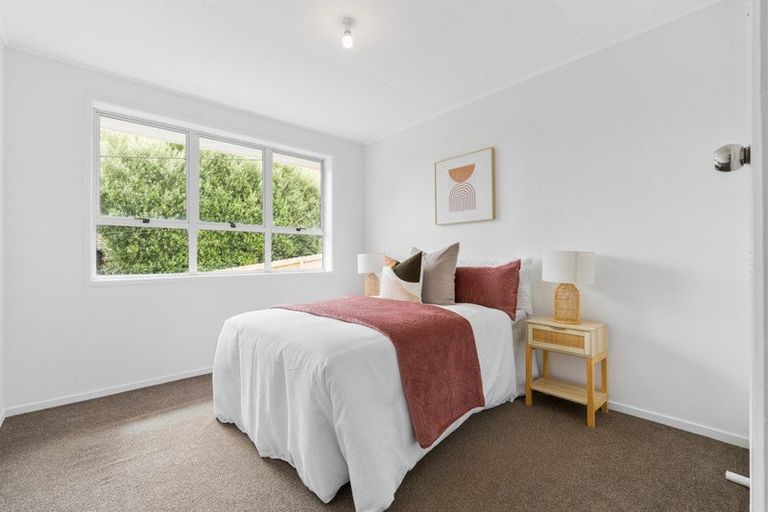 Photo of property in 1 Phillip Parade, Forrest Hill, Auckland, 0620