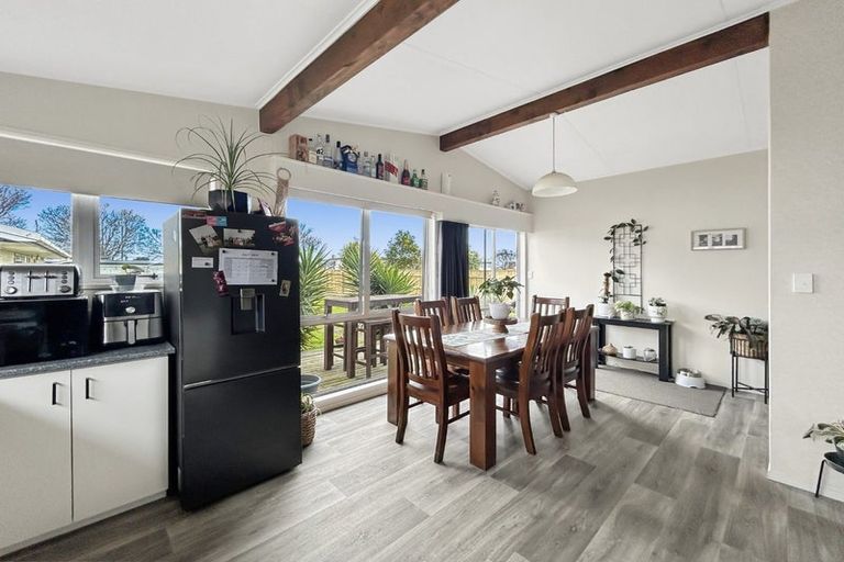 Photo of property in 41 Somerset Crescent, Highbury, Palmerston North, 4412