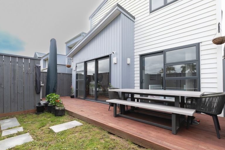 Photo of property in 31 Tapuwae Way, Mangere Bridge, Auckland, 2022