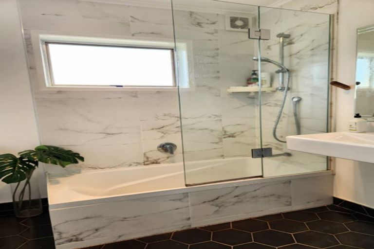 Photo of property in 2/166 Verbena Road, Birkdale, Auckland, 0626