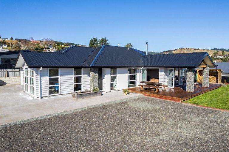 Photo of property in 2 Chatham Street, Waihola, Milton, 9073