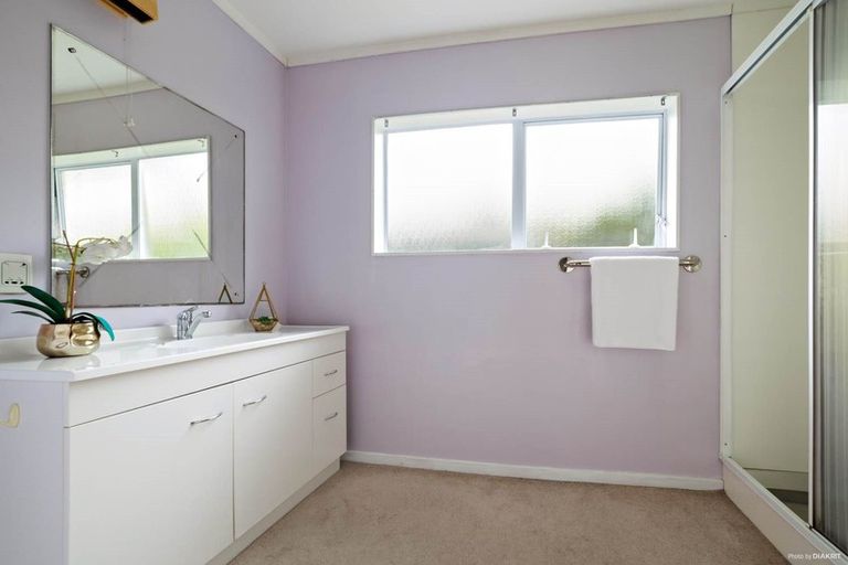 Photo of property in 2/239 Edmonton Road, Te Atatu South, Auckland, 0610