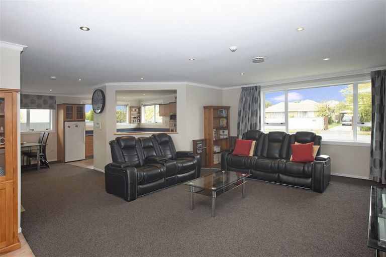 Photo of property in 69 Farquhars Road, Redwood, Christchurch, 8051