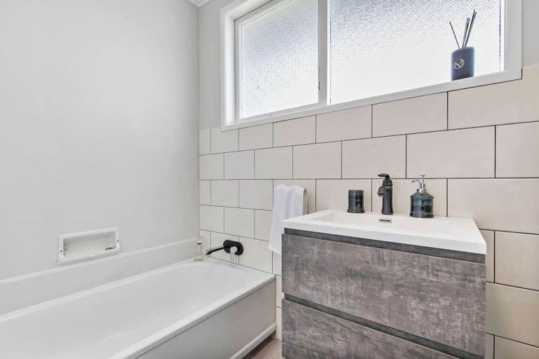 Photo of property in 27 Woburn Street, Mangere East, Auckland, 2024