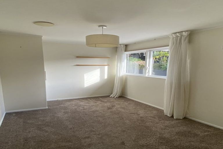 Photo of property in 27 Aplin Place, Birkdale, Auckland, 0626