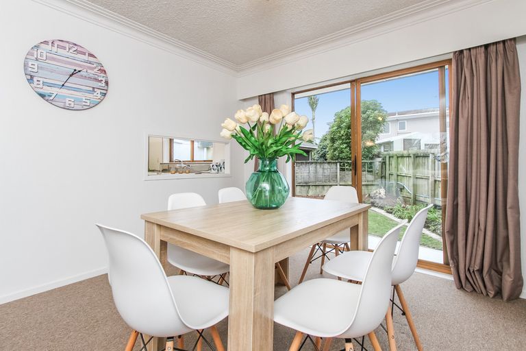 Photo of property in 1/127 Golf Road, Titirangi, Auckland, 0600