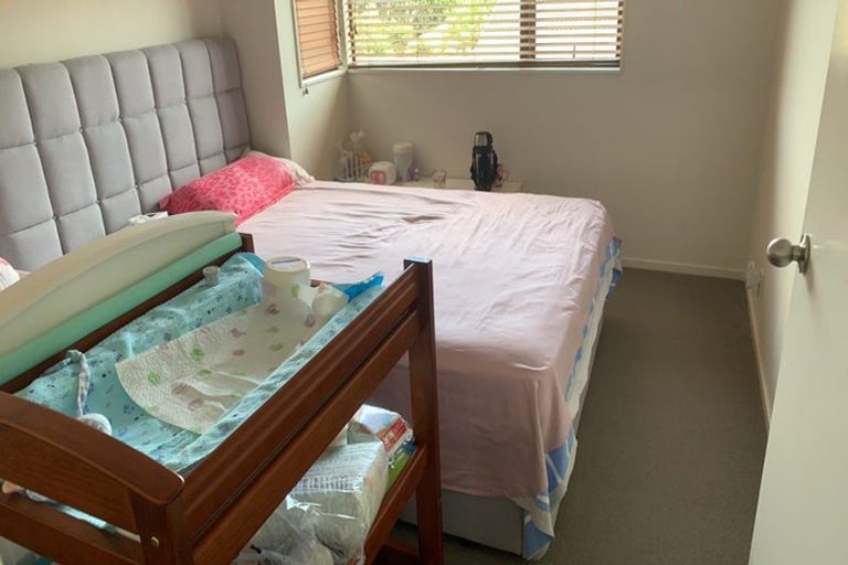 Photo of property in 1/112 Seaview Road, Glenfield, Auckland, 0629