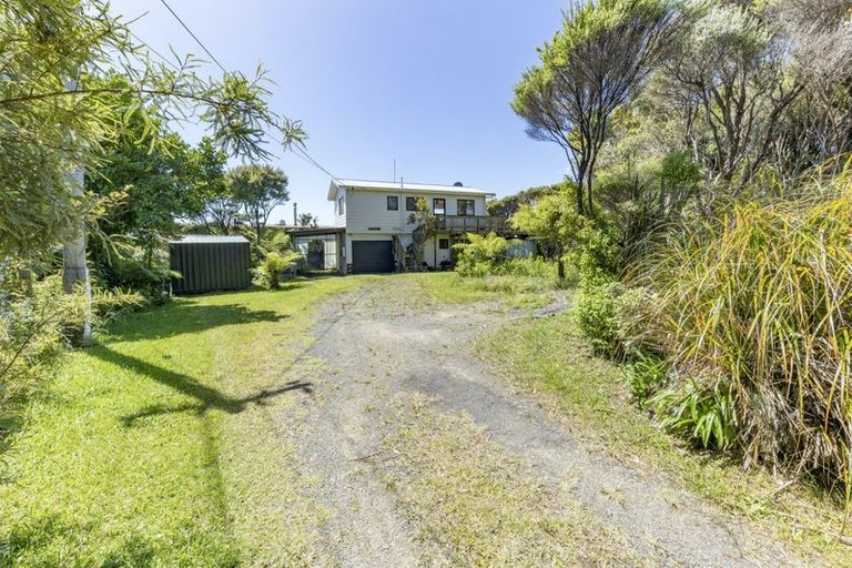 Photo of property in 145 Piha Road, Piha, New Lynn, 0772