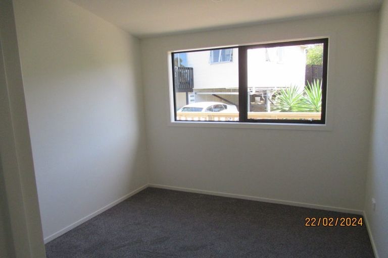 Photo of property in 15 Fernhaven Place, Massey, Auckland, 0614