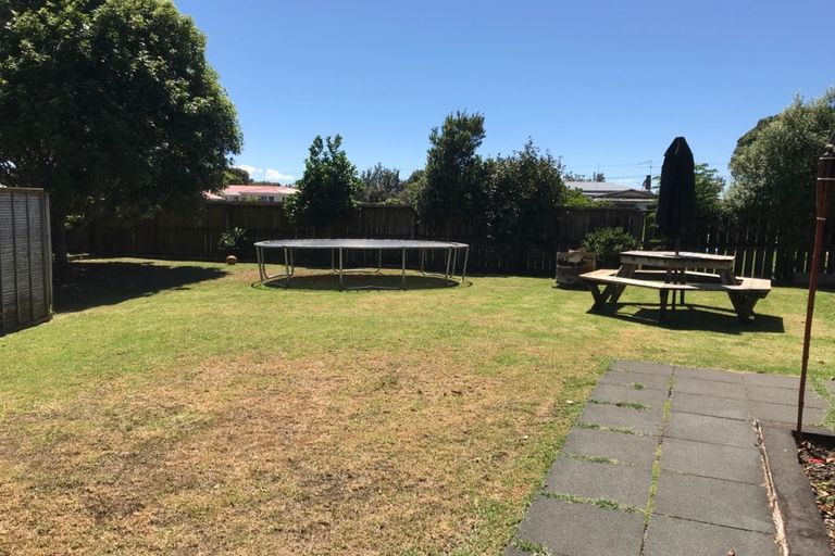 Photo of property in 5 Wairua Place, Pukekohe, 2120