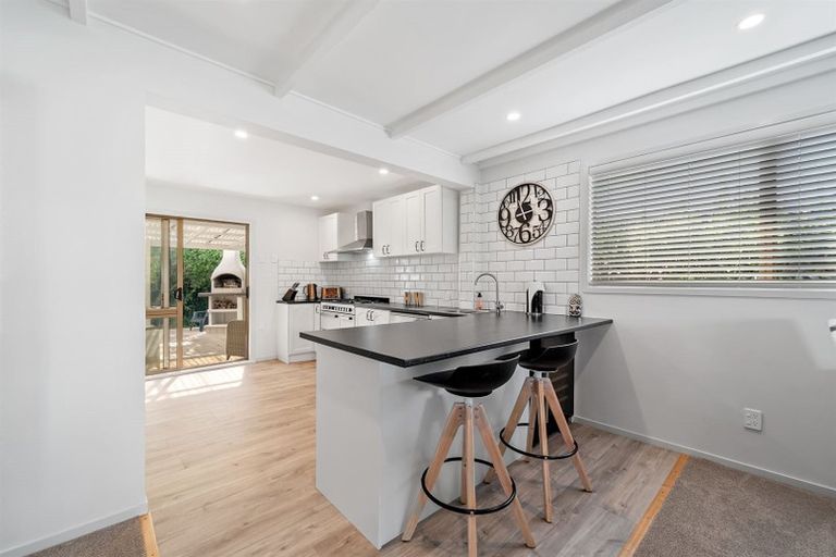 Photo of property in 9b Centreway Road, Orewa, 0931