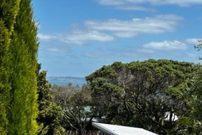 Photo of property in 1292 Whangaparaoa Road, Army Bay, Whangaparaoa, 0930
