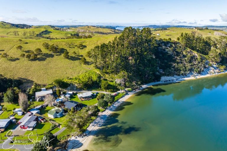 Photo of property in 6 The Strand, Whakapirau, Maungaturoto, 0583