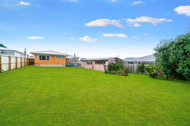 Photo of property in 24 Russell Avenue, Pukekohe, 2120