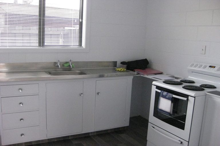 Photo of property in 2/86 Picton Avenue, Riccarton, Christchurch, 8011