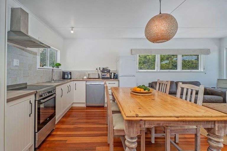 Photo of property in 4 Ocean Beach Road, Tairua, 3508