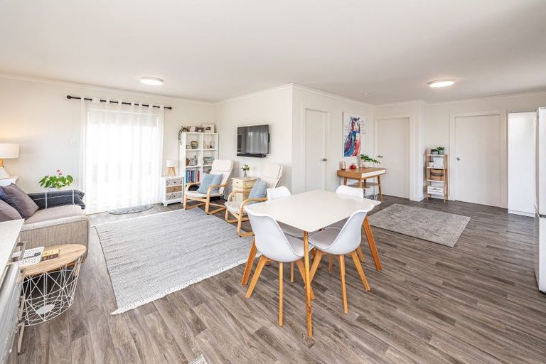 Photo of property in 43 Rangiora Street, Castlecliff, Whanganui, 4501