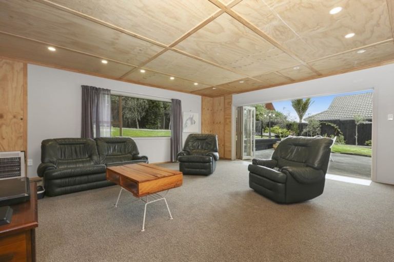 Photo of property in 12 Cyclades Place, Shelly Park, Auckland, 2014