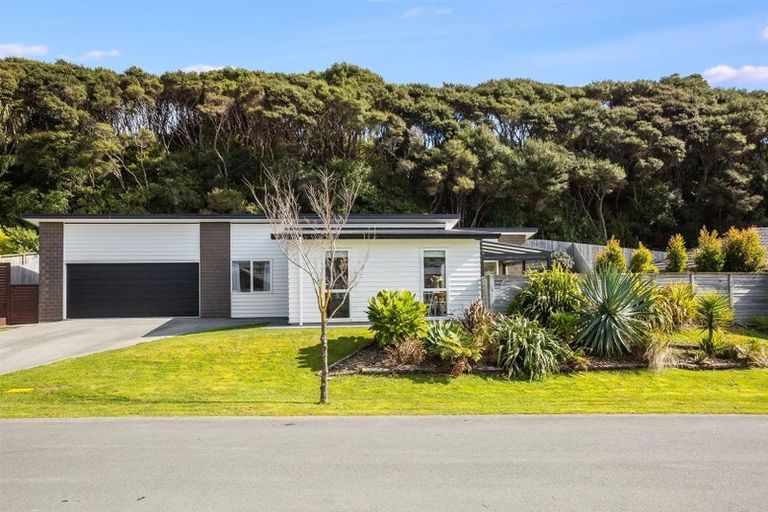 Photo of property in 11 Banks Boulevard, Whitby, Porirua, 5024