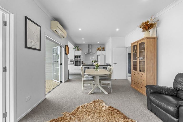 Photo of property in 1 Rainsford Street, Moturoa, New Plymouth, 4310