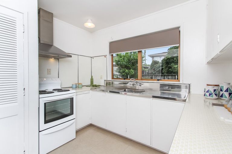 Photo of property in 1/127 Golf Road, Titirangi, Auckland, 0600