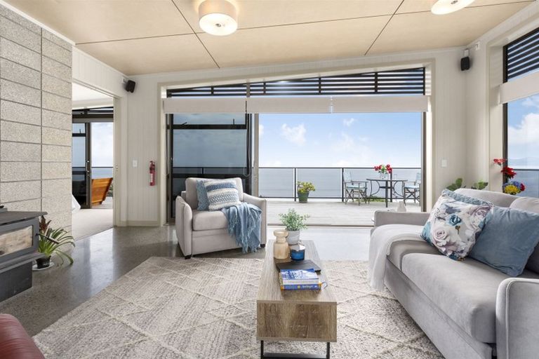 Photo of property in 24 The Parade, Paekakariki, 5034