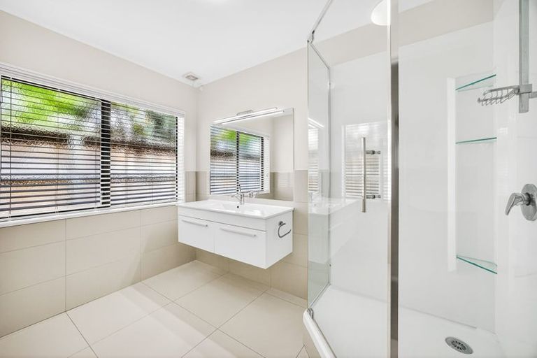 Photo of property in 2/11 Hauraki Road, Hauraki, Auckland, 0622