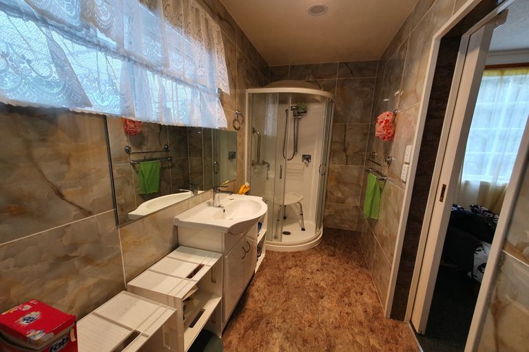 Photo of property in 15 Cargill Street, Papakura, 2110