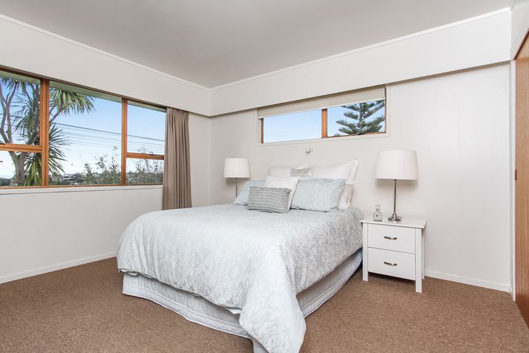 Photo of property in 1/127 Golf Road, Titirangi, Auckland, 0600