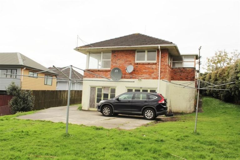 Photo of property in 61 Ocean View Road, Hillcrest, Auckland, 0627