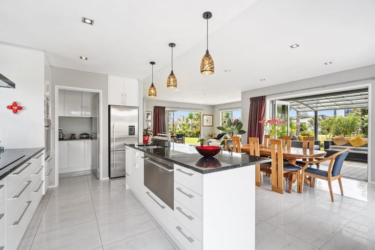 Photo of property in 5 Waitemata Drive, One Tree Point, 0118