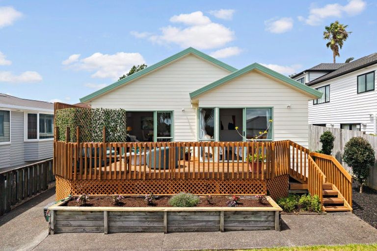 Photo of property in 9a Bradbury Road, Botany Downs, Auckland, 2010
