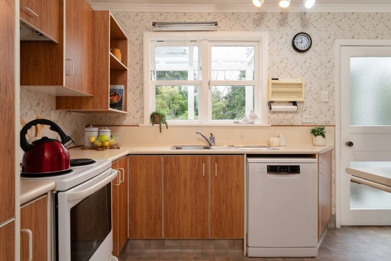 Photo of property in 1 Tainui Terrace, Tawa, Wellington, 5028