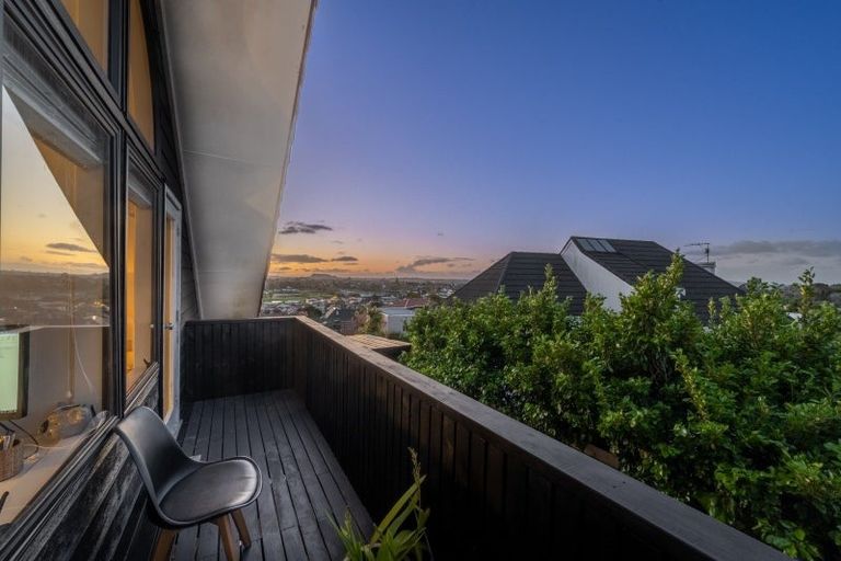 Photo of property in 2/59 Dalwhinnie Parade, Highland Park, Auckland, 2010