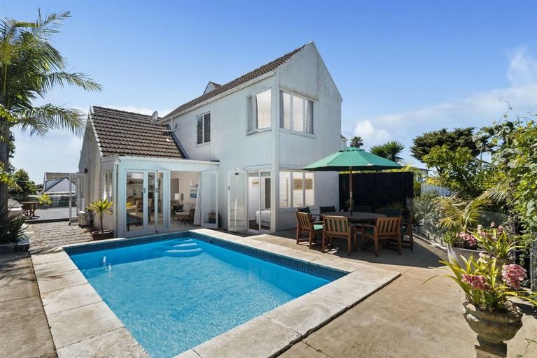 Photo of property in 6/74 Kitchener Road, Milford, Auckland, 0620