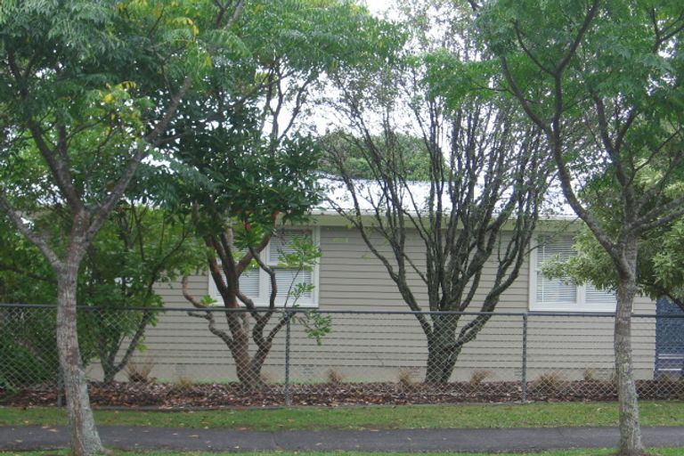 Photo of property in 28 Miltonia Avenue, Te Atatu South, Auckland, 0610