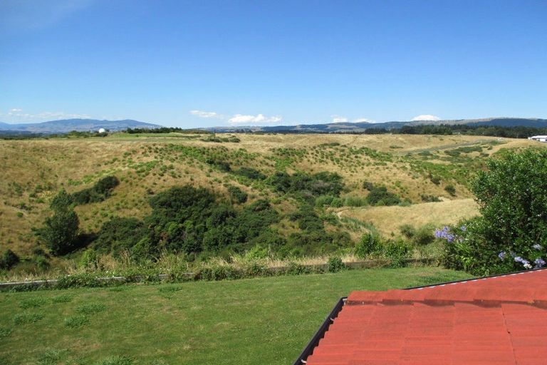 Photo of property in 35 Ruapehu Drive, Fitzherbert, Palmerston North, 4410