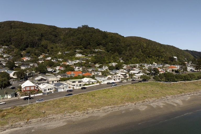 Photo of property in 7 Marine Parade, Eastbourne, Lower Hutt, 5013