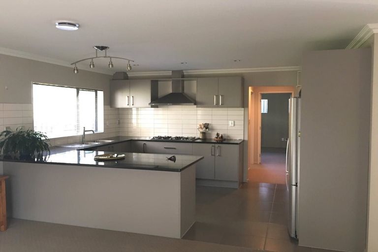 Photo of property in 11 Jomard Terrace, Northcross, Auckland, 0632