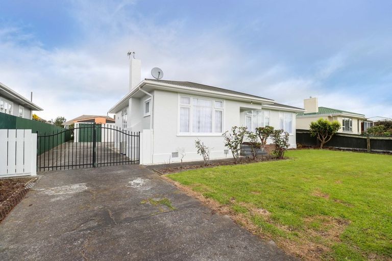 Photo of property in 8 Aberdeen Avenue, Takaro, Palmerston North, 4412