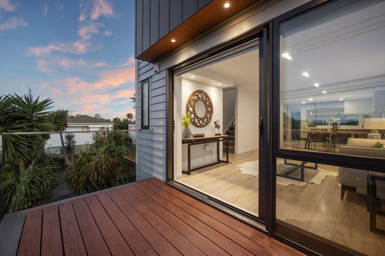 Photo of property in 2e Fowler Street, Northcote, Auckland, 0627