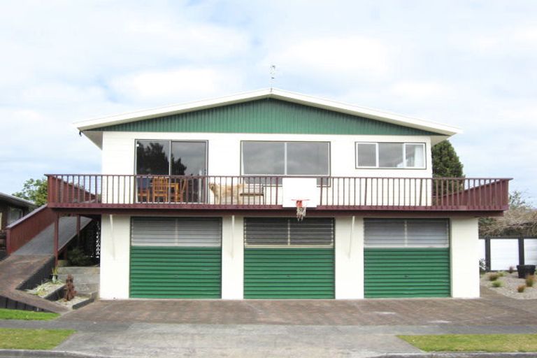 Photo of property in 25 Truby King Street, Merrilands, New Plymouth, 4312