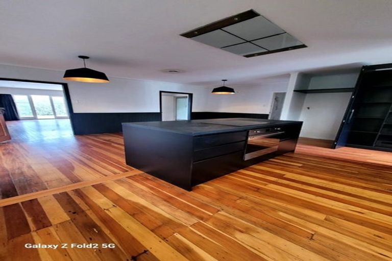 Photo of property in 1 Tiki Street, New Lynn, Auckland, 0600