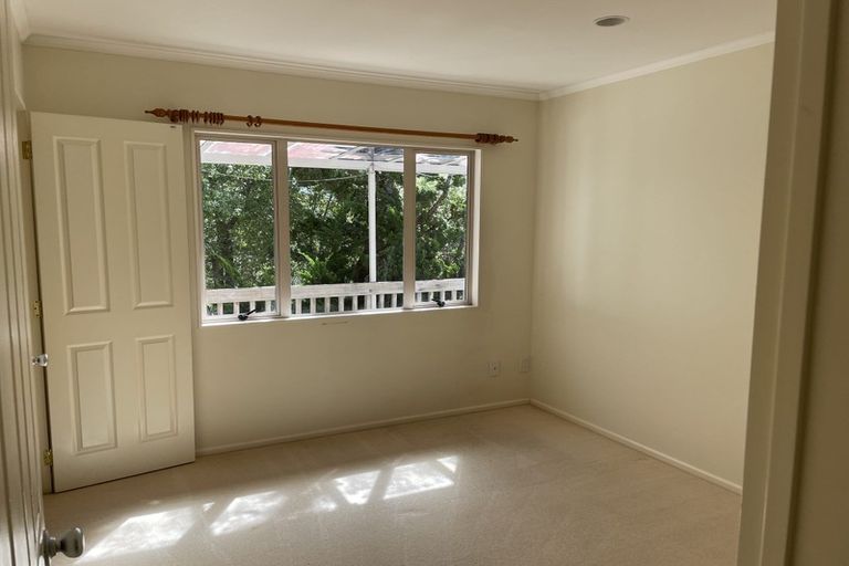 Photo of property in 22 Ponderosa Drive, Oteha, Auckland, 0632