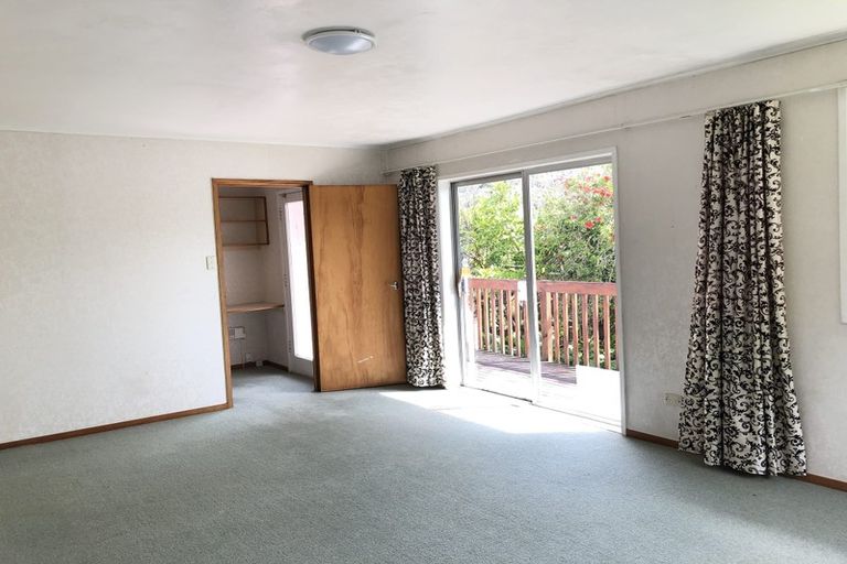 Photo of property in 3 Tahu Crescent, Sunnynook, Auckland, 0620