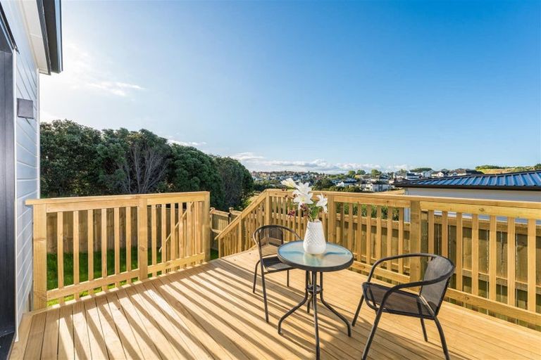 Photo of property in 38 Whakairo Crescent, Gulf Harbour, Whangaparaoa, 0930