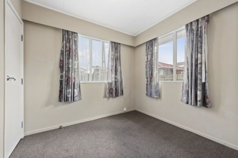 Photo of property in 2/48 Gibbons Street, Upper Hutt Central, Upper Hutt, 5018