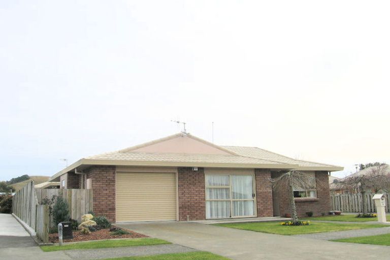 Photo of property in 2/427 Gloucester Street, Taradale, Napier, 4112