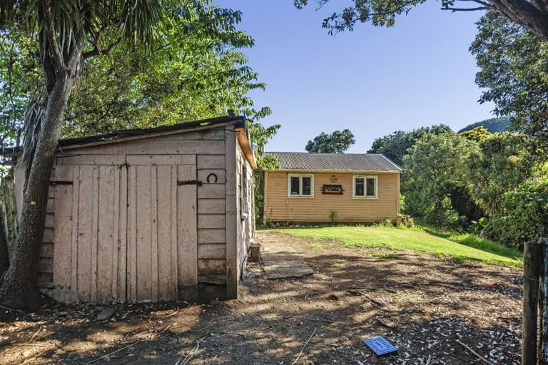 Photo of property in 6 Rangi Street, Mokau, 4376